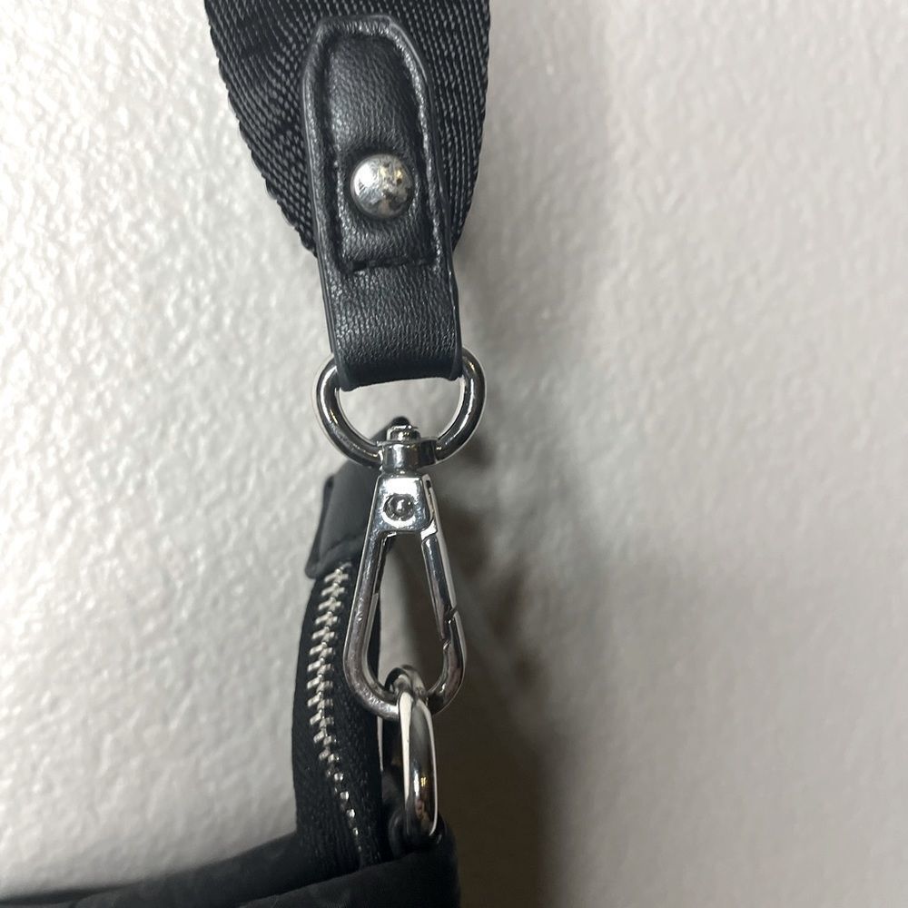 Kenneth Cole Reaction Black Purse Printed Brand Large Bag Adjustable Silver EUC‍ - Picture 9 of 14